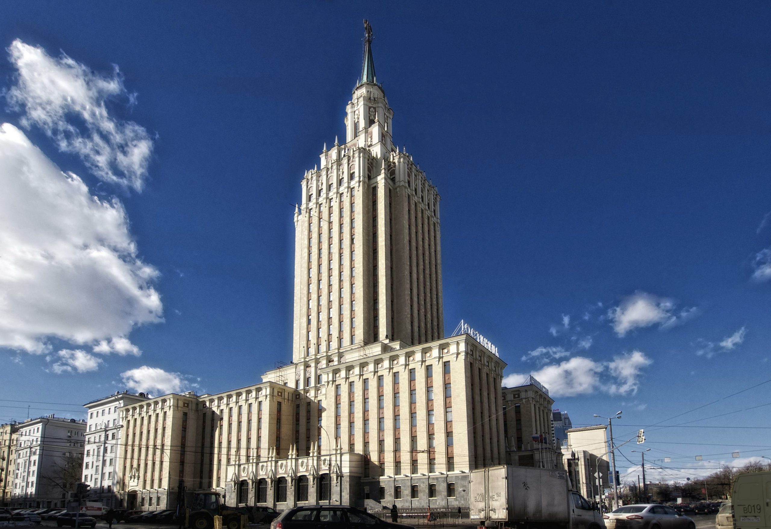 2013 г москва. Гостиница Ленинградская Москва зимой. Safmar Hotels Москва. Гостиница Ленинградская фасад с размерами.