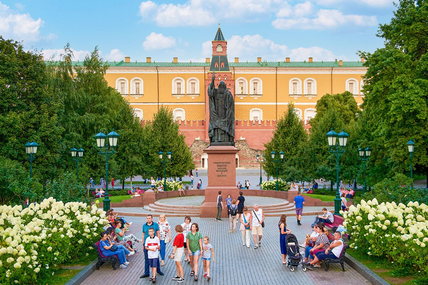 куда сходить с ребенком бесплатно в Москве: александровский сад 