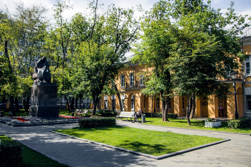 куда сходить в Москве в День семьи, любви и верности: дом Гоголя