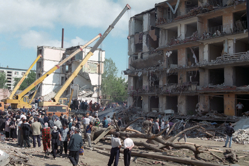 Террористический акт в Буйнакске. На месте трагедии, 1999 год