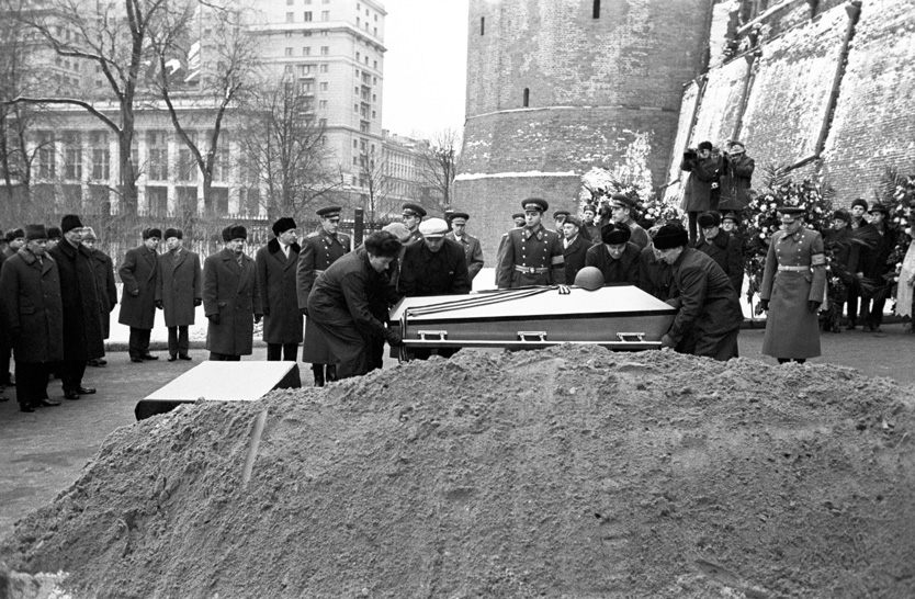 1966 год: Церемония захоронения праха Неизвестного солдата, фото