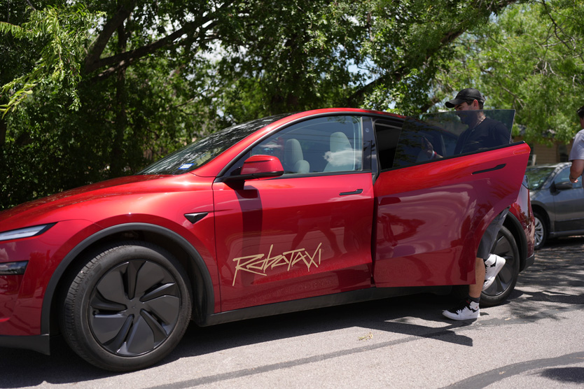 Тестовая поездка на роботакси от Tesla