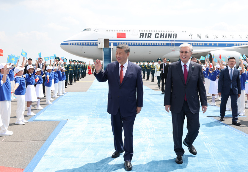 Президент Казахстана Касым-Жомарт Токаев и председатель КНР Си Цзиньпин в Астане