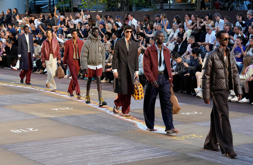 Показ коллекции Louis Vuitton в Париже