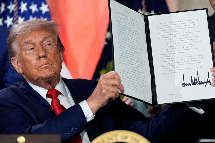 Дональд Трамп во время подписания указа на конференции, посвященной развитию искусственного интеллекта