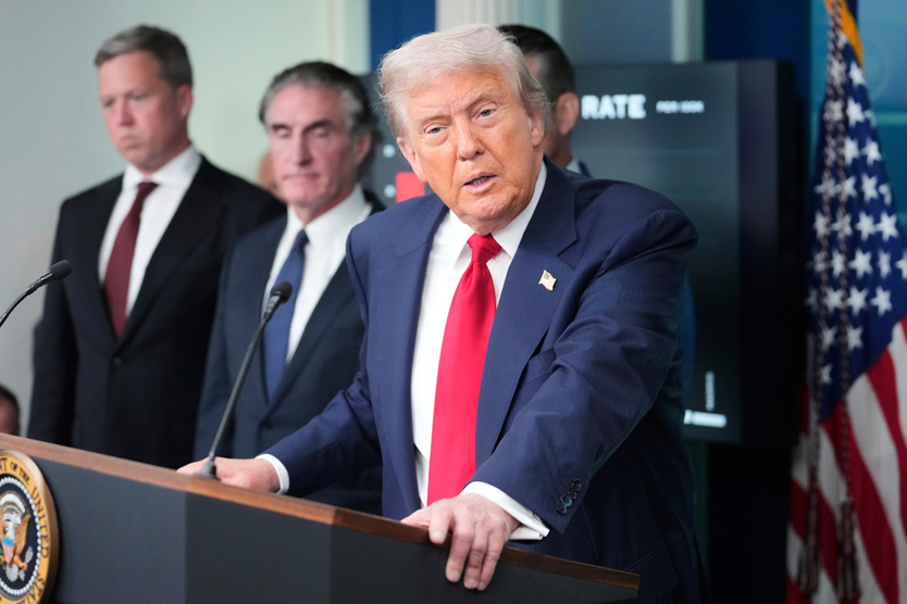 Дональд Трамп во время пресс-конференции в Вашингтоне