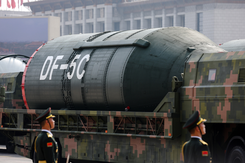 Ядерная ракета DF-5C на параде в Пекине