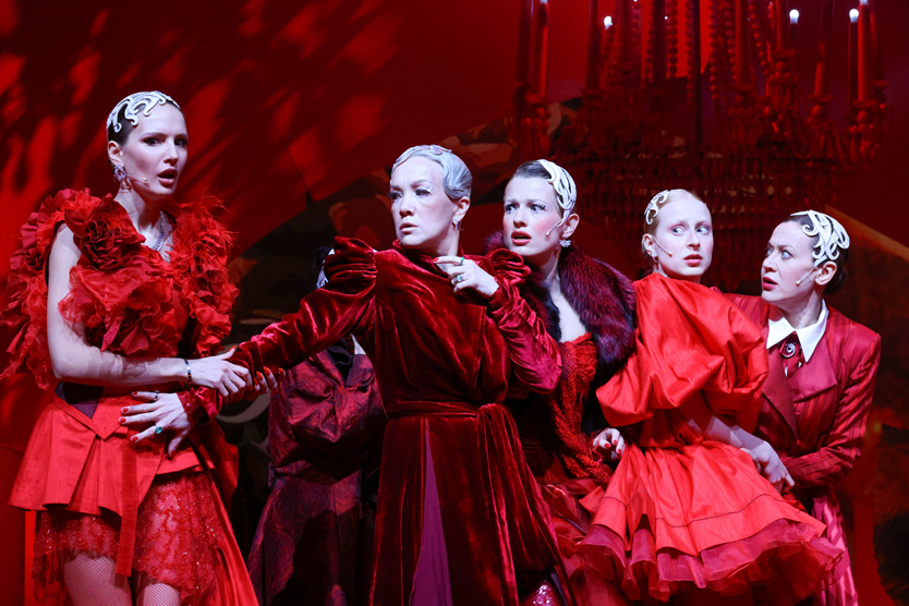 8 разгневанных женщин МХАТ