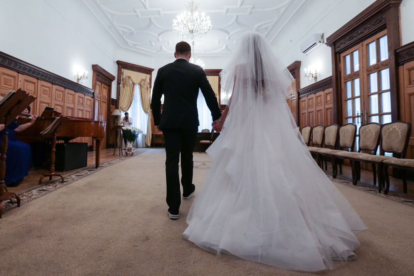 Молодожены