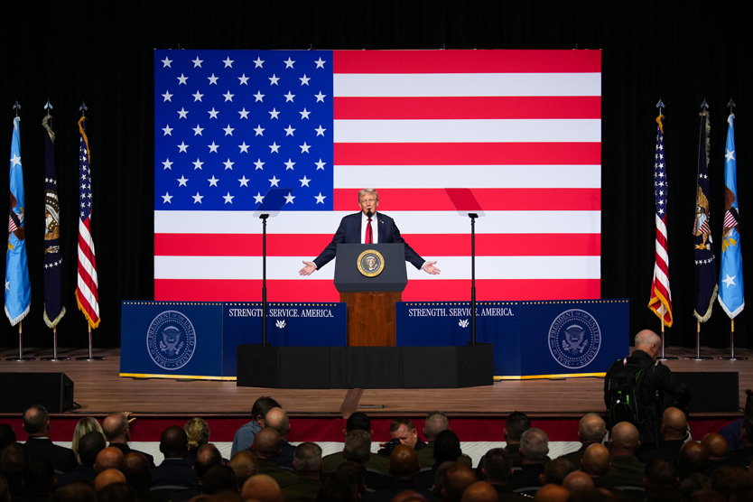 Дональд Трамп выступает с речью на базе Квантико, 30 сентября 2025
Фото: Andrew Harnik / AP / TASS 