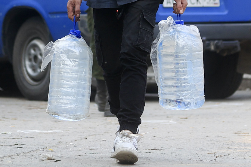 Тяжелые бутылки с водой - самое нелюбимое в доставке.