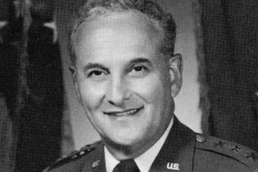 Леонард Перрутс