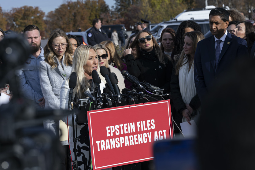 Марджори Тейлор Грин на митинге в поддержку жертв Джеффри Эпштейна