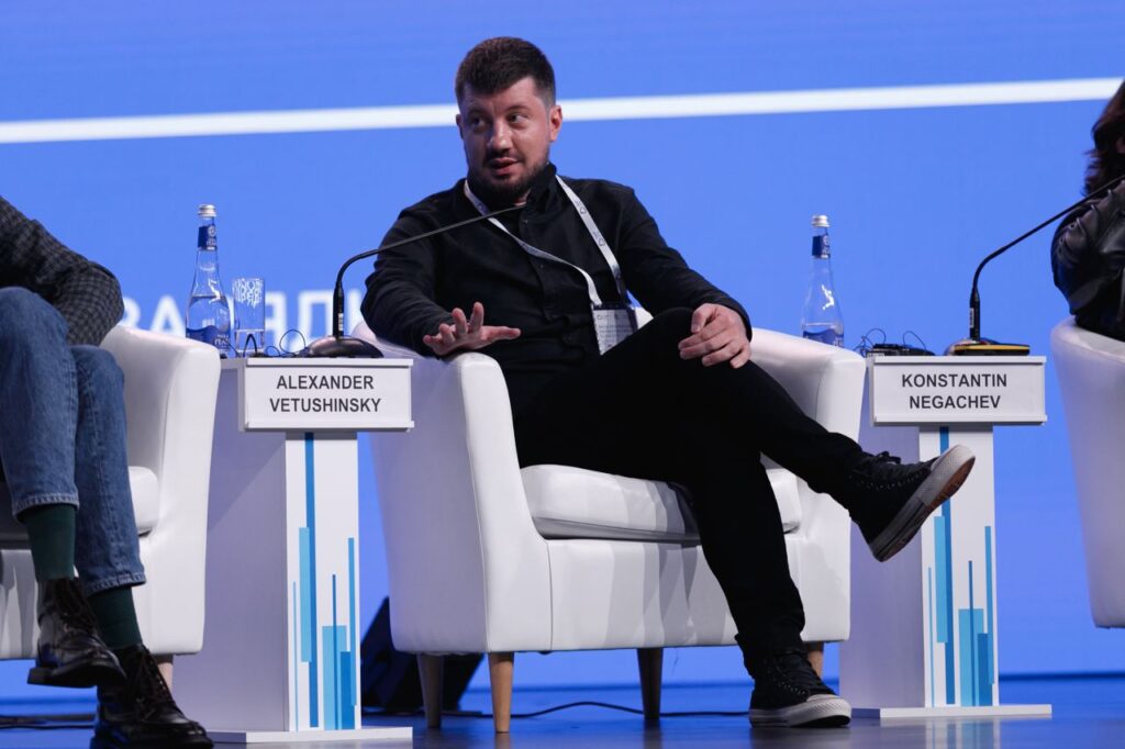 Александр Ветушинский — философ, руководитель профиля «Гейм-дизайн» в Институте бизнеса и дизайна, 6 лет проработавший в Лаборатории геймификации Сбера.