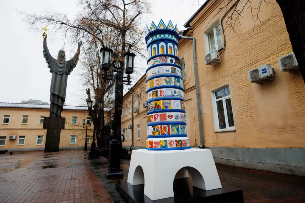 Арт-объект Столпотворение