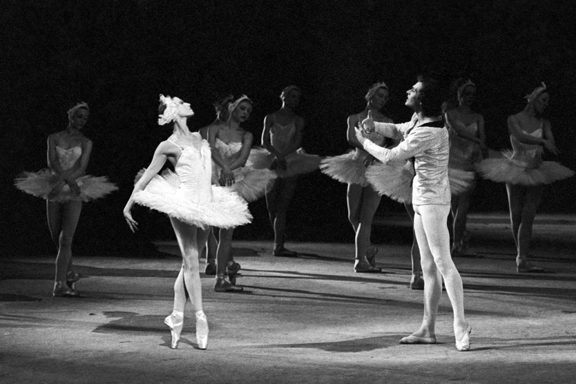 Майя Плисецкая исполняет балет «Лебединое озеро»