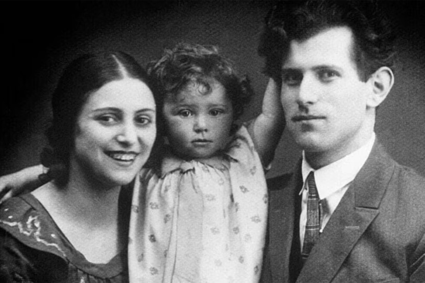 Майя Плисецкая с родителями