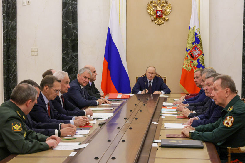 Владимир Путин на совещании с членами Совета безопасности