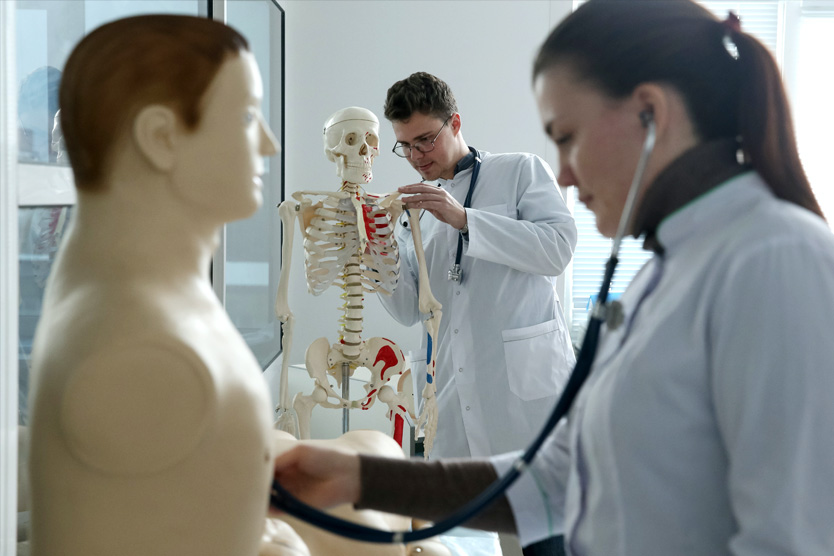 Студенты медики