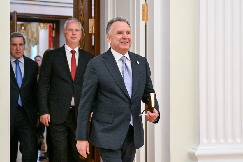 Стив Уиткофф, Кирилл Дмитриев и Юрий Ушаков