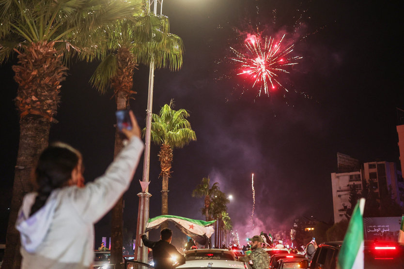 Фейерверки в честь годовщины падения режима Башара Асада