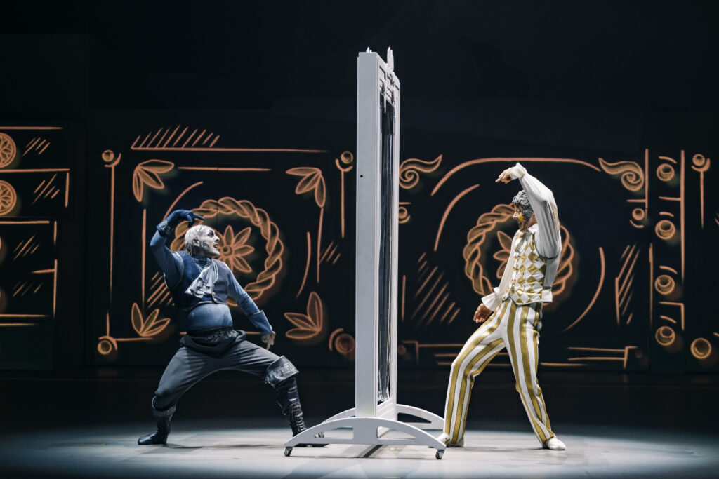 Клоунада поднята на философский уровень.