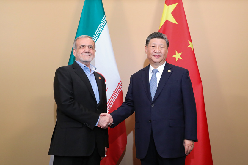Президент Ирана Масуд Пезешкиан и председатель КНР Си Цзиньпин
