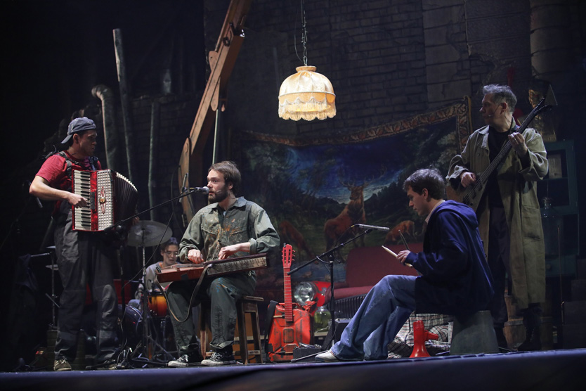 Спектакль "На Руси хорошо"