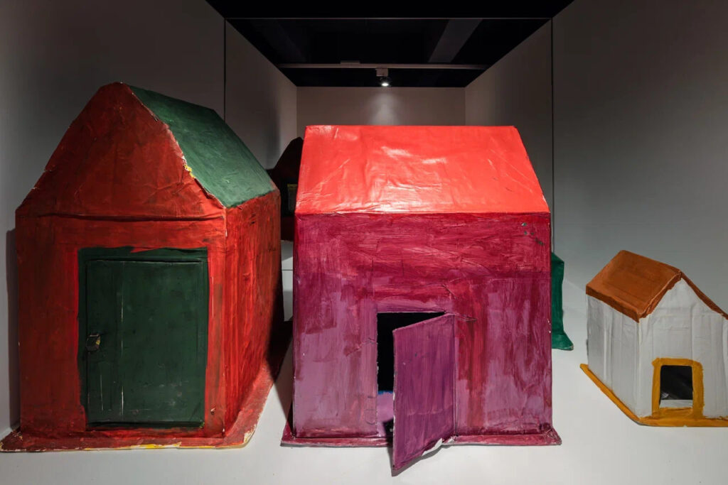 Домики-скульптуры Алексея Сахнова