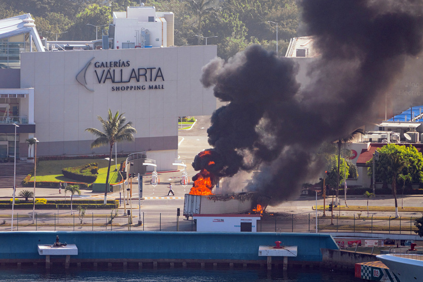 Последствия нападения боевиков в Мексике