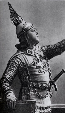 Л. В. Собинов в роли Лоэнгрина в одноименной опере Р. Вагнера.