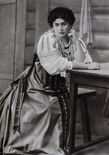 А. В. Нежданова в роли Антониды («Жизнь за царя» М. И. Глинки).