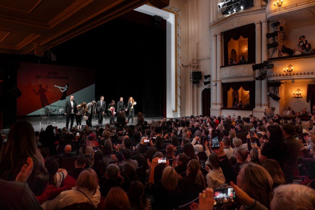 Верник, Шнуров и Исакова прочитали новую пьесу Цыпкина на сцене Театра Пушкина