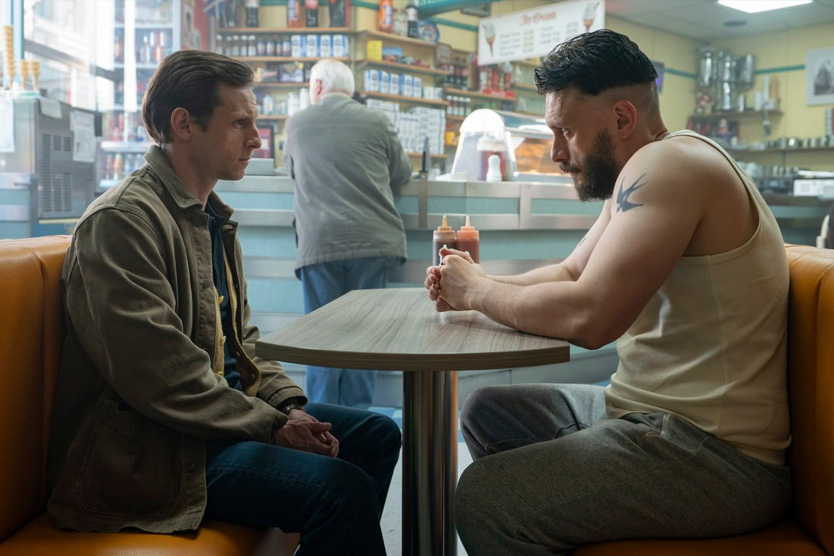 Кадр из сериала «Получеловек»