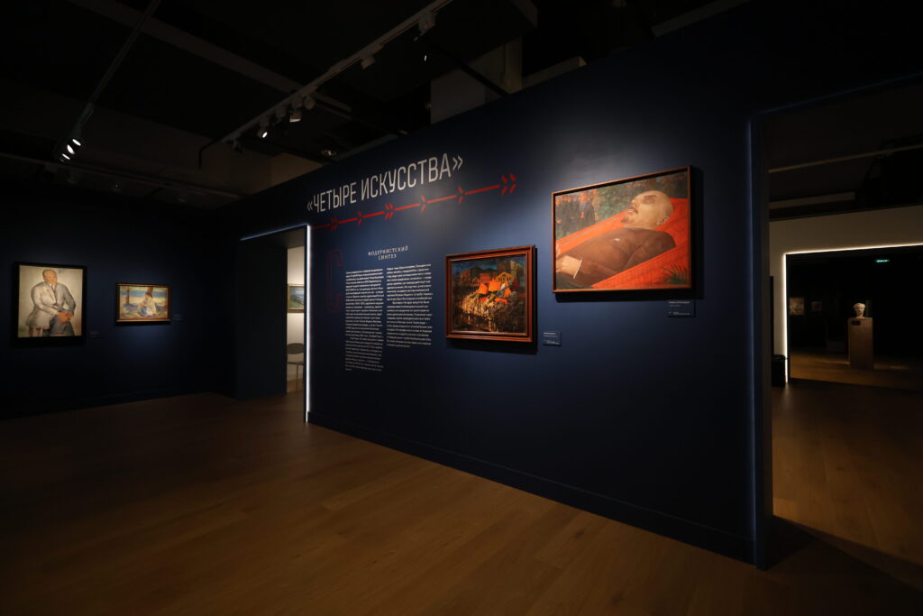 После того как президент Владимир Путин отметил замедление в российской экономике, свои позиции высказали в ЦБ и Минфине. Глава регулятора Эльвира Набиуллина и министр финансов Антон Силуанов рассказали о дефиците кадров, о том, какие планы у Банка России в его нелегкой борьбе с инфляцией и почему нынешнего дефицита бюджета «пугаться не надо». Разбирались в экономической дискуссии.