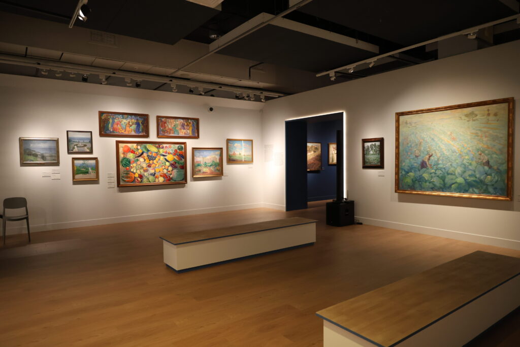 После того как президент Владимир Путин отметил замедление в российской экономике, свои позиции высказали в ЦБ и Минфине. Глава регулятора Эльвира Набиуллина и министр финансов Антон Силуанов рассказали о дефиците кадров, о том, какие планы у Банка России в его нелегкой борьбе с инфляцией и почему нынешнего дефицита бюджета «пугаться не надо». Разбирались в экономической дискуссии. 