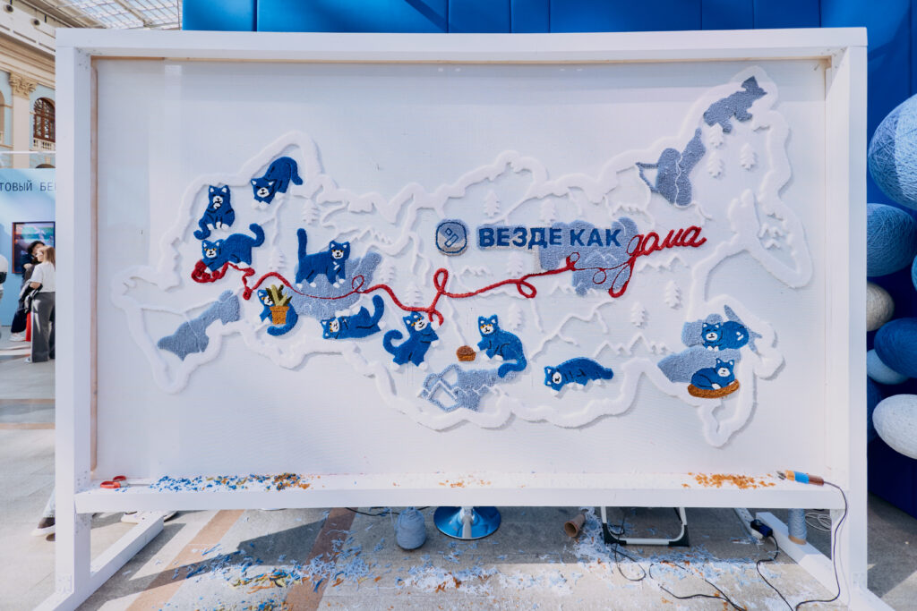 Стенд группы «Самолет» на ярмарке «Арт Россия»