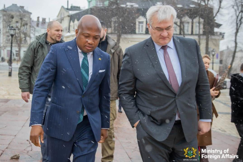Глава МИД Украины Андрей Сибига с министром иностранных дел Ганы Самуэлем Окудзето Аблакавой