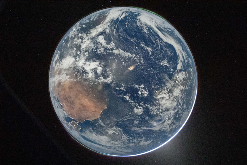 Фото Земли, сделанное миссией «Артемида–2»