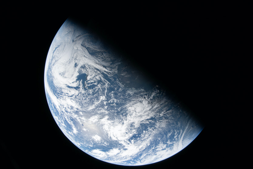 Фото Земли, сделанное миссией «Артемида–2»