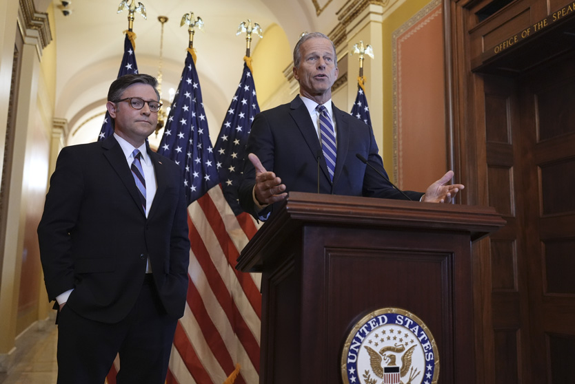 Джон Тьюн и спикер Палаты Представителей Майк Джонсон