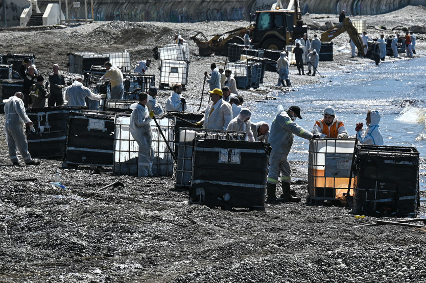 Ликвидация нефти в Туапсе