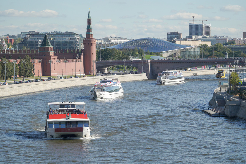 Парад речных судов в Москве