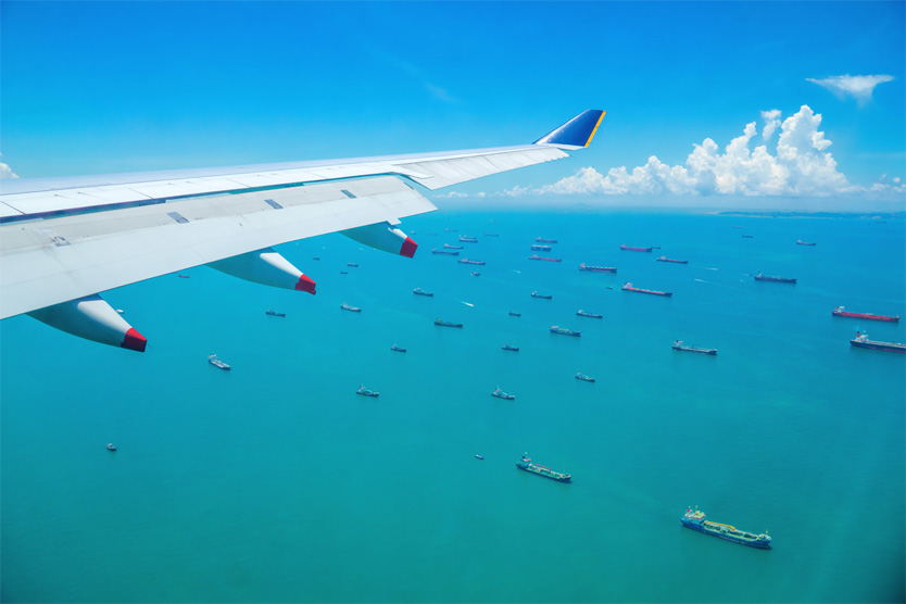 Корабли идут по Малаккскому проливу