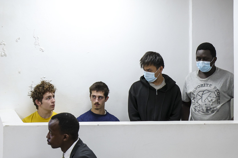 Задержанные контрабандисты муравьев в суде