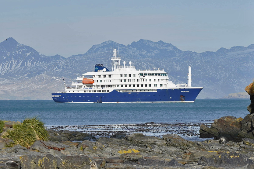 Круизный лайнер MV Hondius