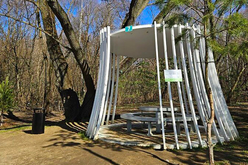 Беседка в парке «Серебряный бор»