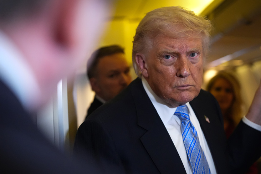 Дональд Трамп на борту Air Force One