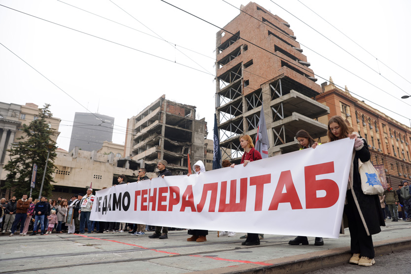 Протесты у здания Генштаба в Сербии