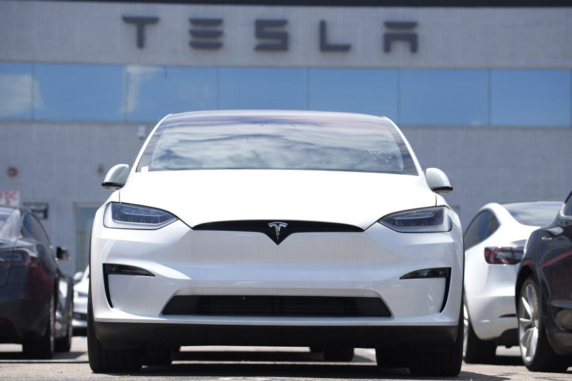 Кроссовер Model X от Tesla